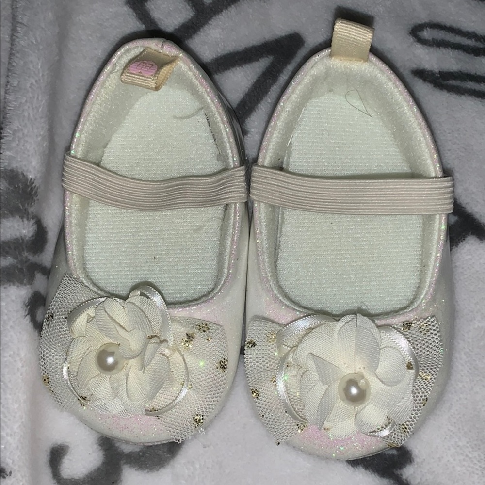 White glitter flower flats